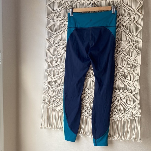 Athleta crunch, 7/8 tight XS, multi colored striped workout leggings - Picture 8 of 12